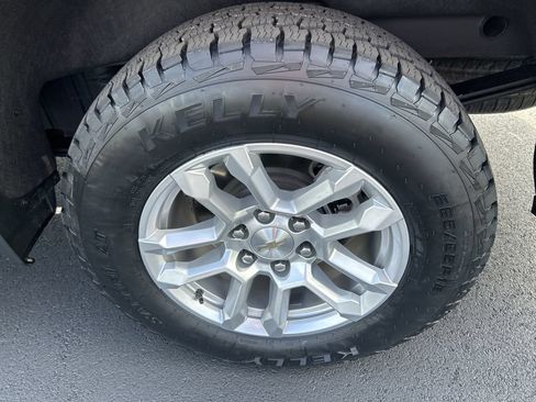 Used 2024 Chevrolet Silverado 1500 LT AWD/4WD image 10