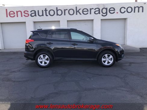 Used 2013 Toyota RAV4 XLE image 18