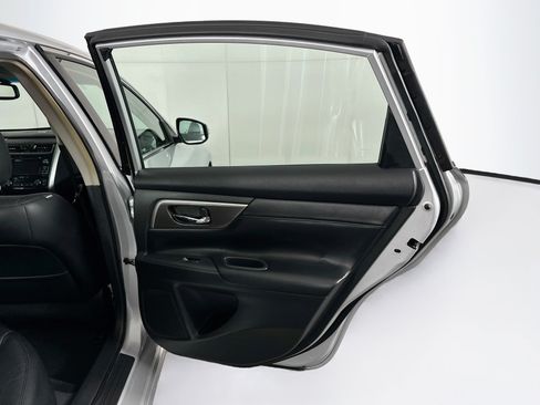 Used 2013 Nissan Altima 2.5 SL w/ Technology Pkg FWD image 30