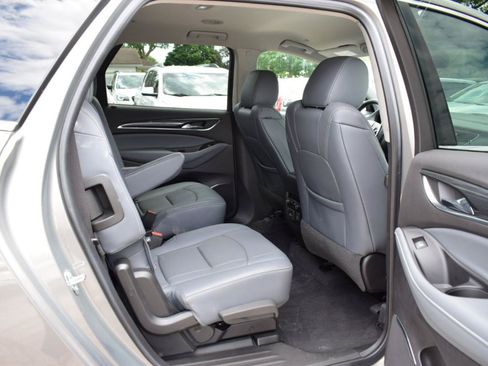 Used 2019 Buick Enclave Essence FWD image 31