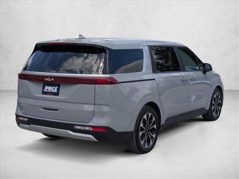 Used 2023 Kia Carnival EX FWD image 5
