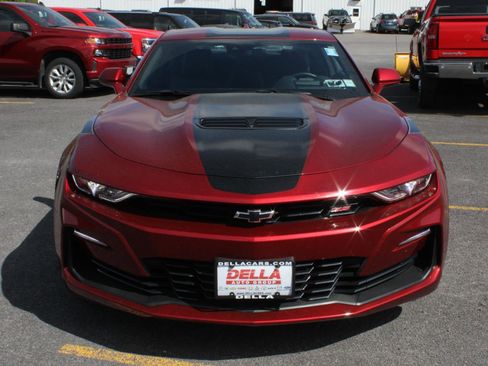 Used 2022 Chevrolet Camaro SS w/ Design Package 2 RWD image 2