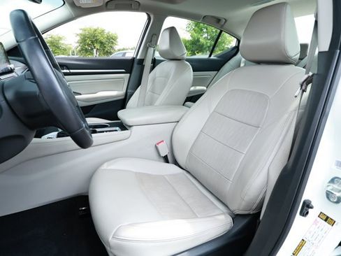 Used 2019 Nissan Altima 2.5 Platinum AWD/4WD image 23
