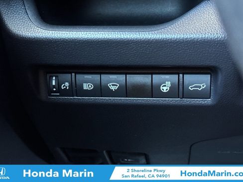 Used 2021 Toyota RAV4 XLE w/ Convenience Package FWD image 33