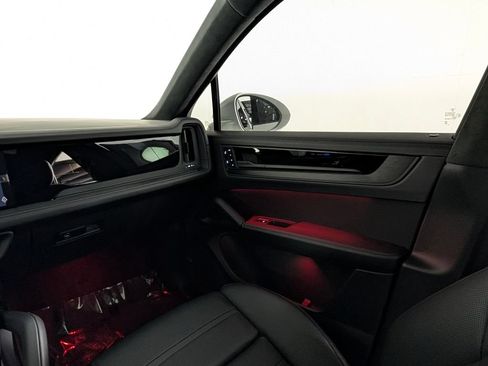 Certified 2025 Porsche Cayenne GTS AWD/4WD image 23