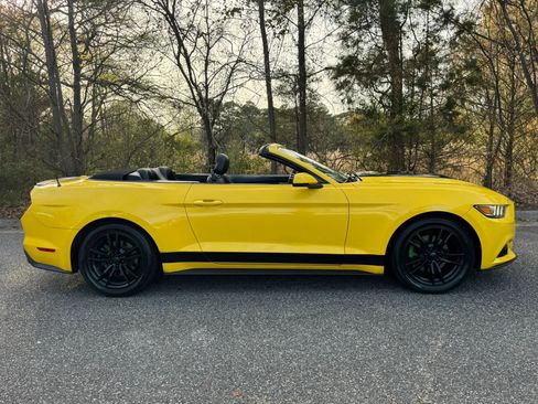 Used 2016 Ford Mustang Premium image 3