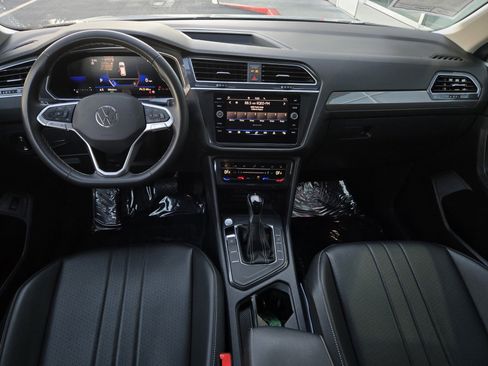 Used 2024 Volkswagen Tiguan SE image 14