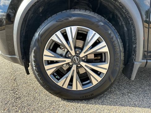 Used 2022 Nissan Rogue SV image 11