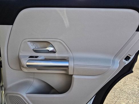 Used 2025 Mercedes-Benz GLA 250 4MATIC image 36