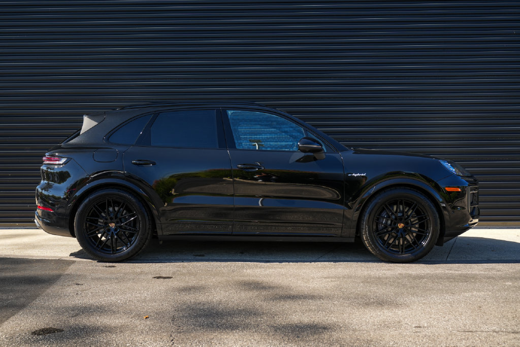 Certified 2026 Porsche Cayenne E-Hybrid AWD/4WD image 37