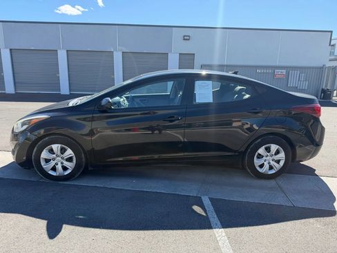 Used 2016 Hyundai Elantra SE image 3