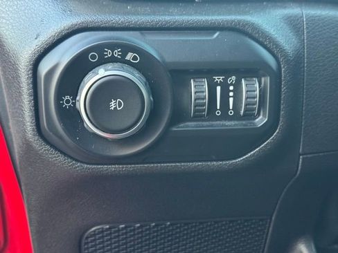 Used 2019 Jeep Wrangler Unlimited Sport image 25