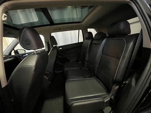 Used 2021 Volkswagen Tiguan SE w/ Panoramic Sunroof Package image 26