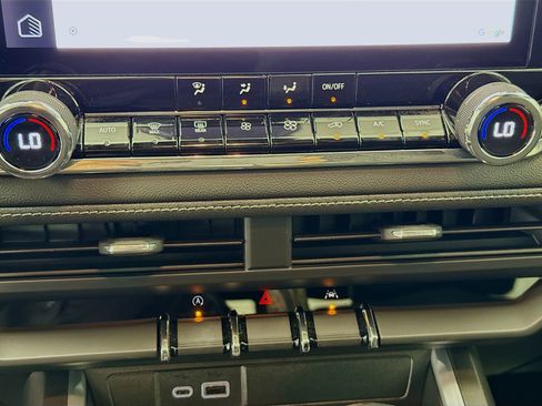 Used 2023 Chevrolet Colorado LT w/ LT Convenience Package image 16