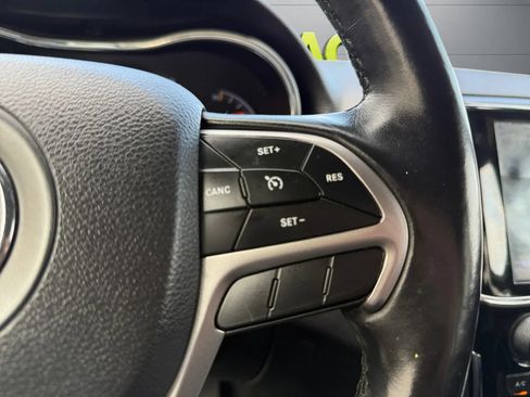 Used 2019 Jeep Grand Cherokee Altitude AWD/4WD image 26