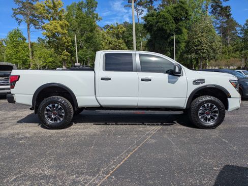 Used 2024 Nissan Titan PRO-4X AWD/4WD image 3