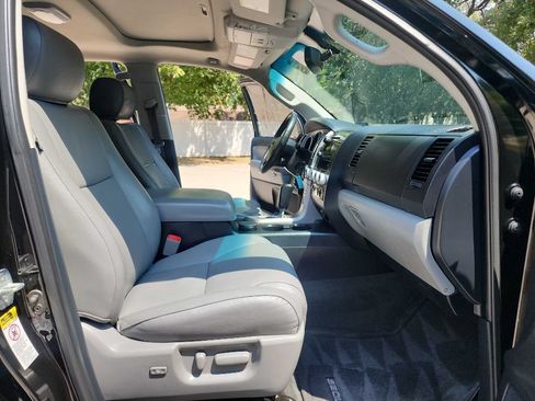 Used 2013 Toyota Sequoia SR5 w/ Premium Pkg RWD image 41
