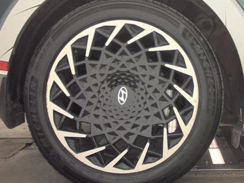 Used 2024 Hyundai Ioniq 5 Limited image 10