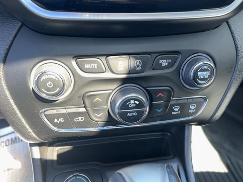 Used 2020 Jeep Cherokee High Altitude AWD/4WD image 13