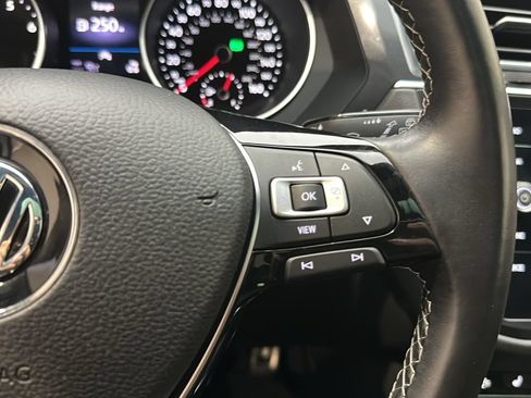 Used 2021 Volkswagen Tiguan SE R-Line AWD/4WD image 27