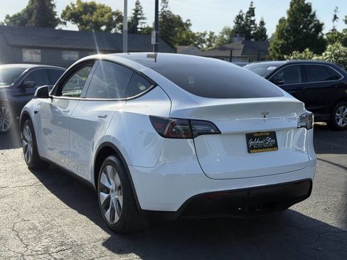 Used 2020 Tesla Model Y Long Range AWD/4WD image 4