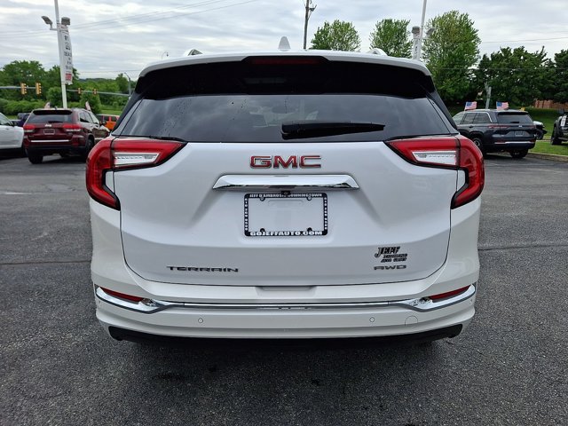 Used 2022 GMC Terrain Denali w/ Denali Premium Package AWD/4WD image 7