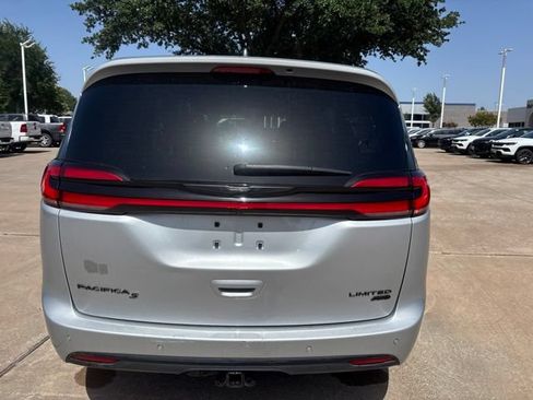 Used 2023 Chrysler Pacifica Limited w/ S Appearance Package AWD/4WD image 6