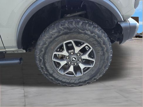 Used 2022 Ford Bronco Badlands image 10