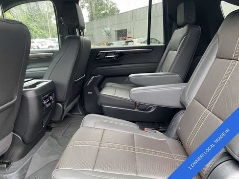 Used 2025 Chevrolet Suburban High Country AWD/4WD image 12