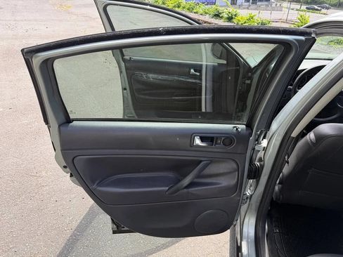 Used 2005 Volkswagen Passat GL FWD image 29