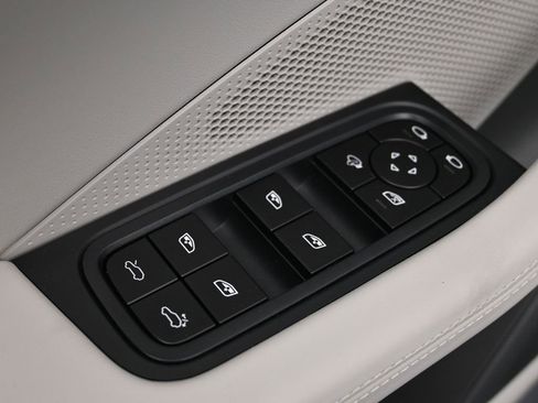 New 2025 Porsche Macan 4S Electric image 19