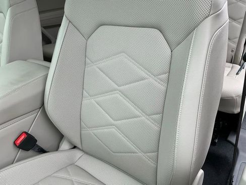 Certified 2025 Volkswagen Atlas SE w/ Panoramic Sunroof Package FWD image 14