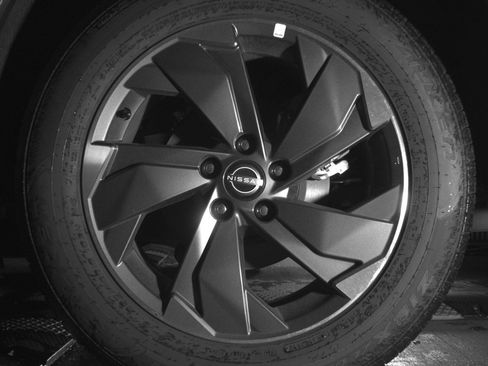 Used 2025 Nissan Rogue SV image 11