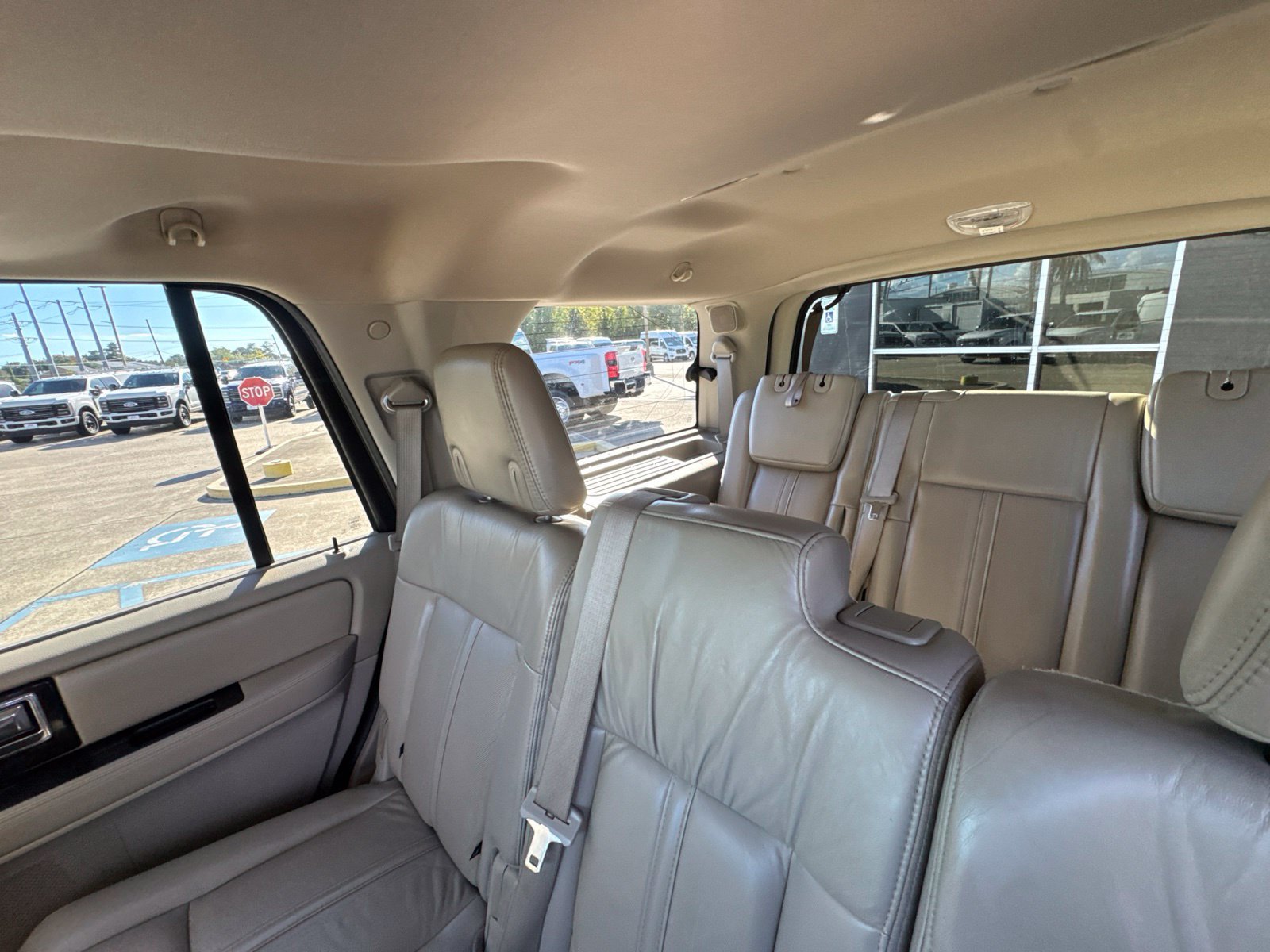 Used 2017 Lincoln Navigator Select RWD image 23