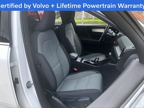 Certified 2025 Volvo XC40 B5 Core image 9