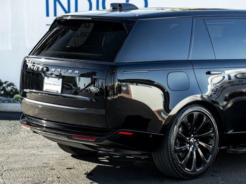 Used 2023 Land Rover Range Rover Long Wheelbase Autobiography image 7