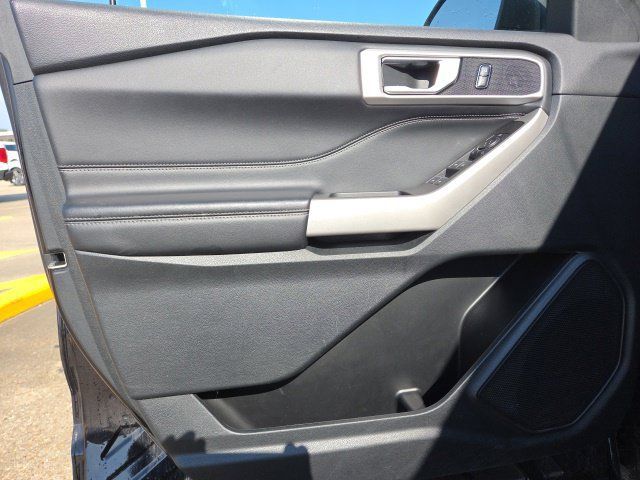 Used 2024 Ford Explorer XLT w/ Equipment Group 202A RWD image 29