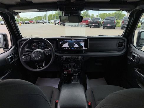 Used 2024 Jeep Wrangler Rubicon w/ Technology Group AWD/4WD image 14