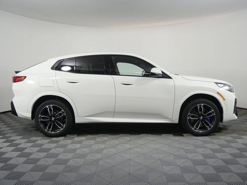 New 2026 BMW X2 xDrive28i w/ Technology Package AWD/4WD image 2