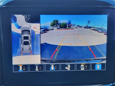 Used 2023 Chevrolet Traverse RS image 19