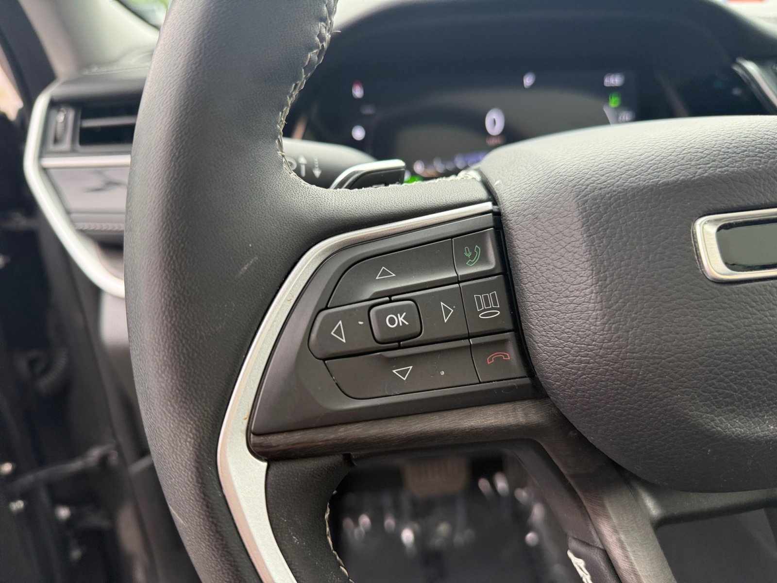 Used 2023 Jeep Grand Cherokee 4WD 4xe w/ Luxury Tech Group II image 24