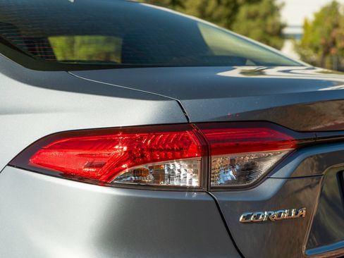 Certified 2022 Toyota Corolla LE FWD image 8