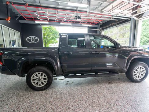 Used 2024 Toyota Tacoma SR5 AWD/4WD image 4