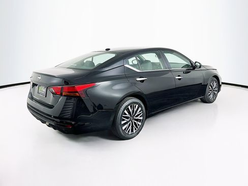 Used 2025 Nissan Altima 2.5 SV image 9