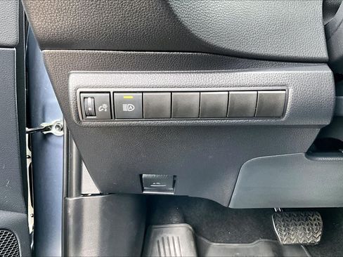 Used 2025 Toyota Corolla SE FWD image 33