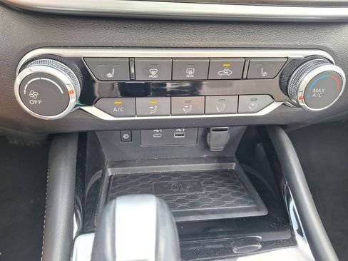 Used 2023 Nissan Altima 2.5 SV w/ SV Premium Package image 17