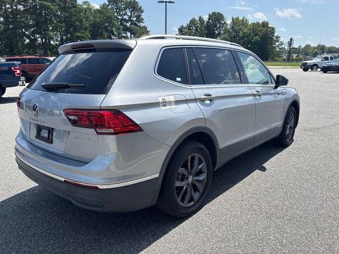 Used 2022 Volkswagen Tiguan SE FWD image 9