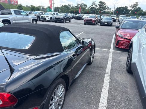 Used 2017 FIAT 124 Spider Classica RWD image 3