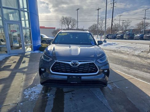 Used 2021 Toyota Highlander XLE image 8