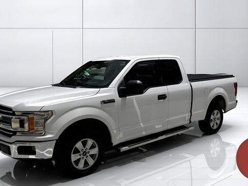 Used 2018 Ford F150 XLT w/ Max Trailer Tow Package RWD image 4